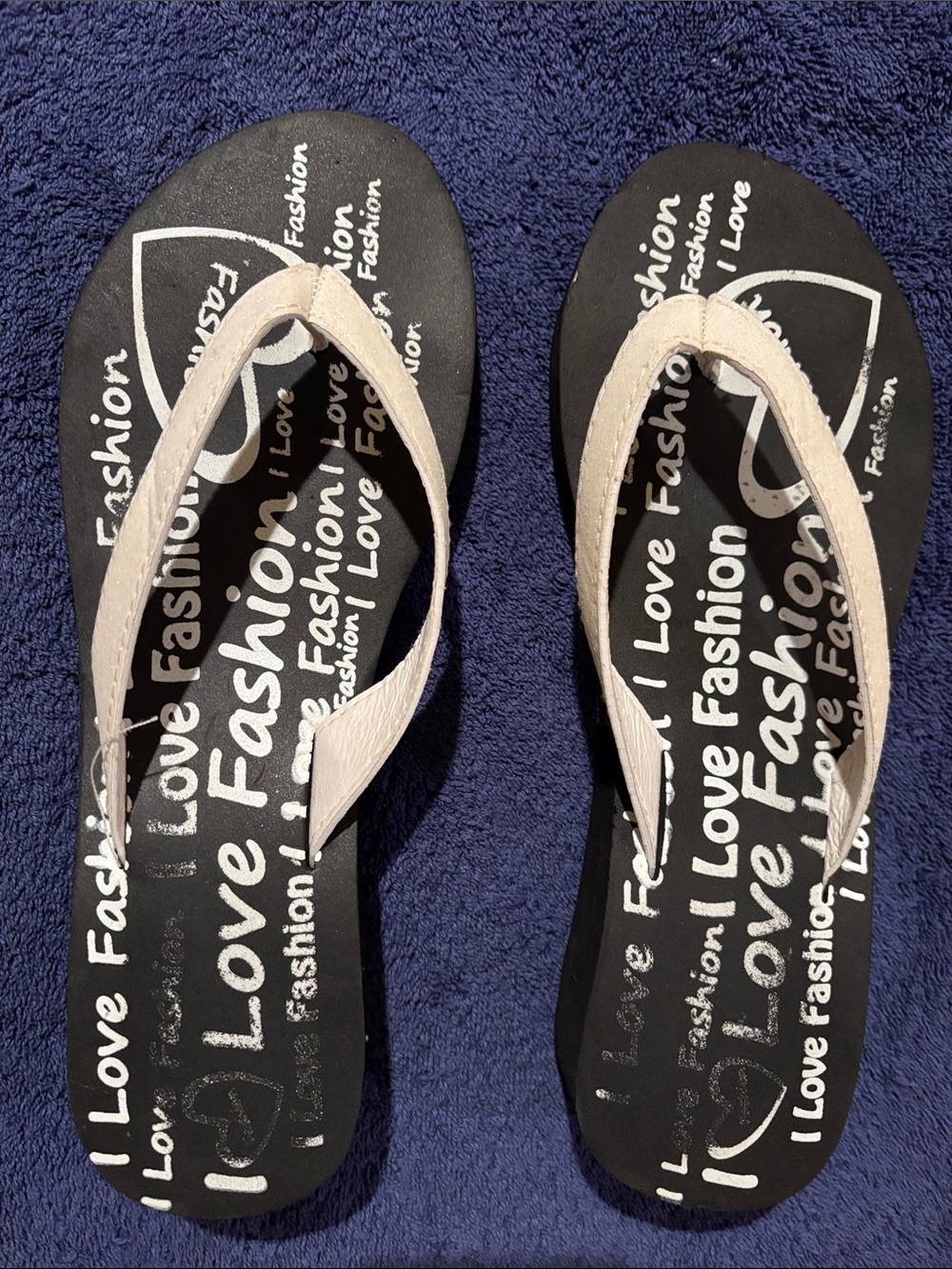 Source Unknown Black Flip Flop Sandals with Light Beige Straps